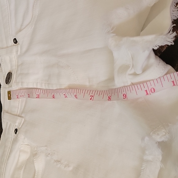 Victoria Secret High Rise, Distressed, White Denim Angel Wings Shorts Size 0 - Picture 10 of 12